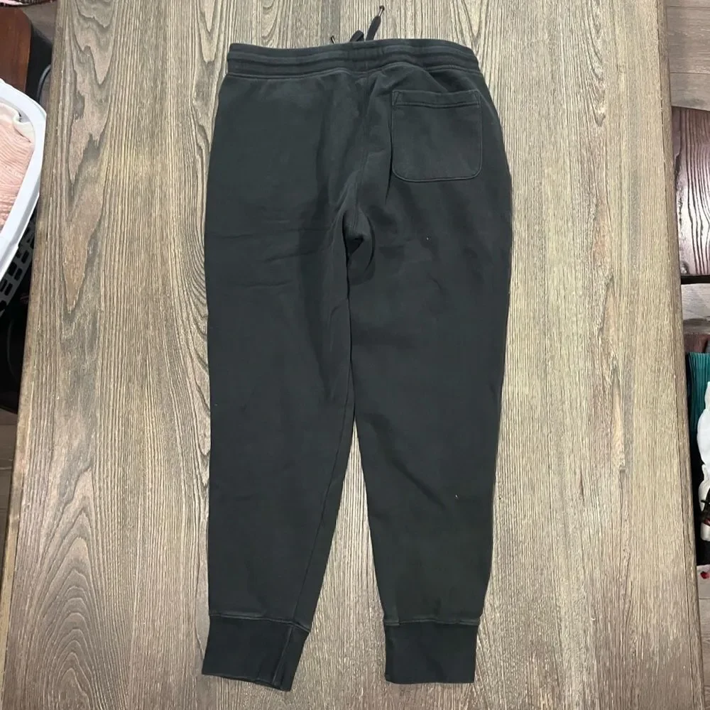 American Eagle Outfitters details elastic